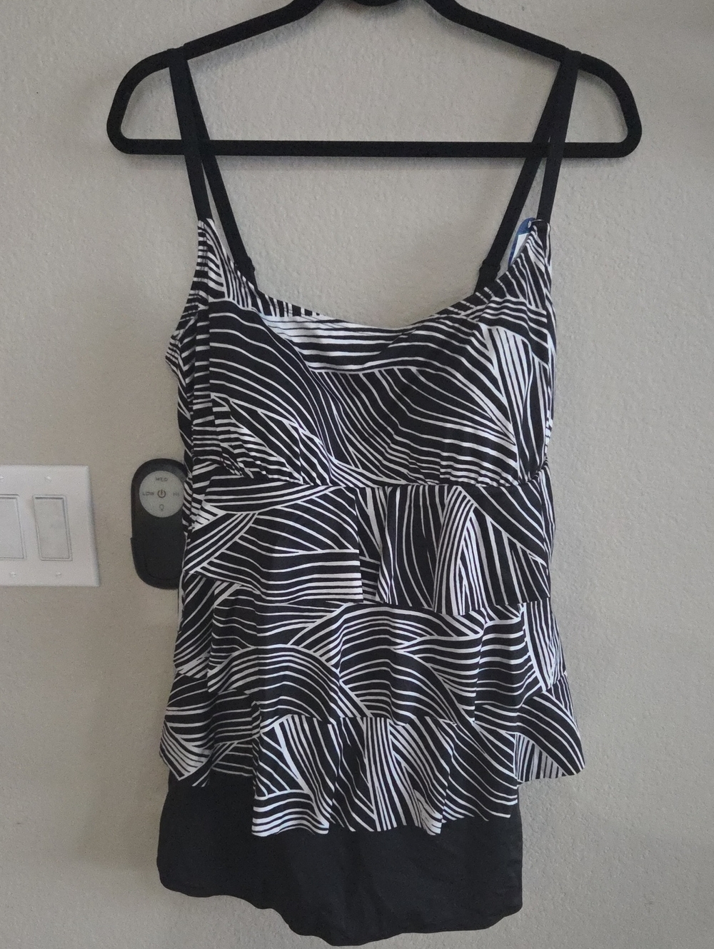 Inches Away Black & White Strip Womens Sz 14 NWT